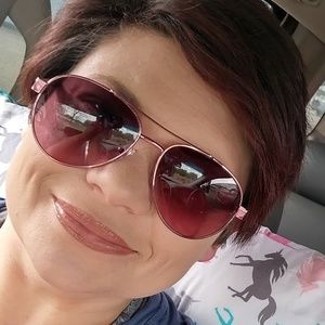 Meet your Posher, Kelli